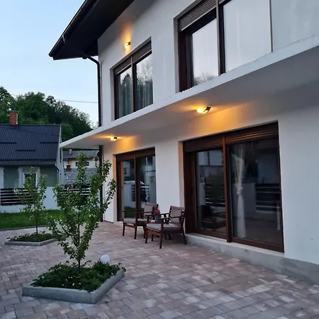 Old Town Road Apartment Karlovac Exterior photo